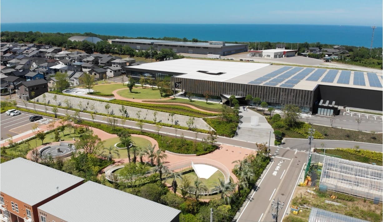 繊維業界として日本最大級の産業観光施設で、繊維の歴史と生地作りを学べるアテンド付きコース