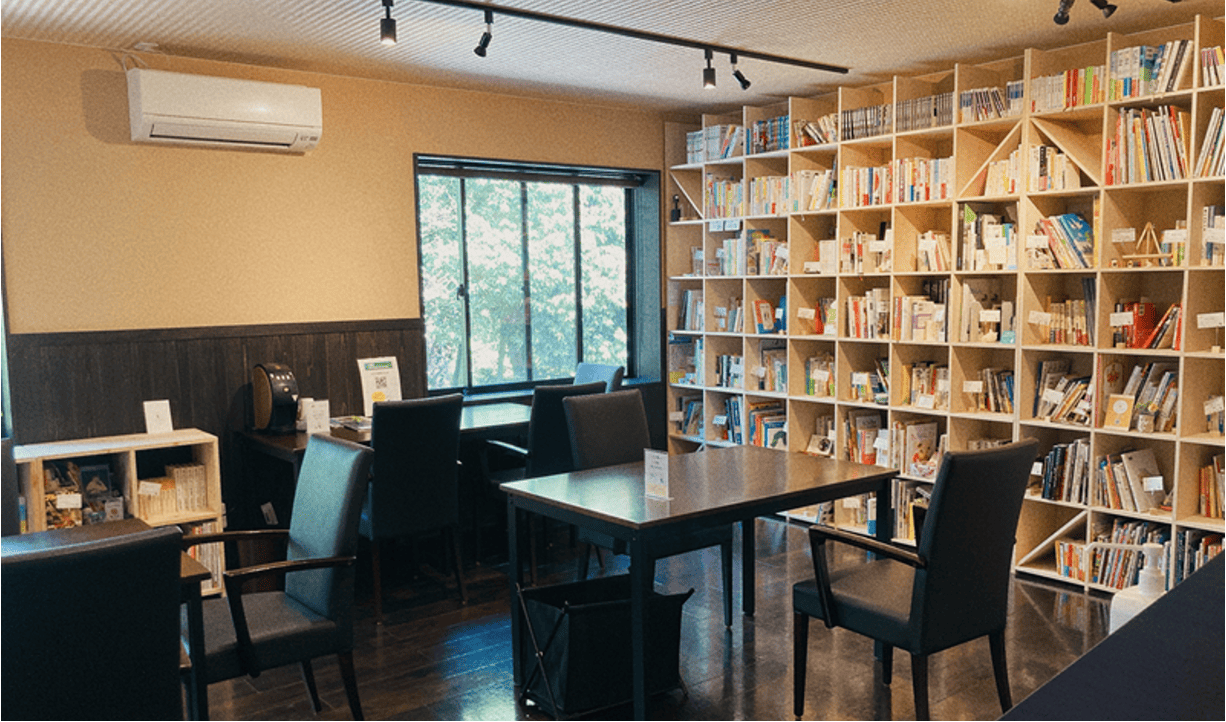 本を通して街とつながる私設図書館「あひる図書館」～居酒屋の2階での挑戦～