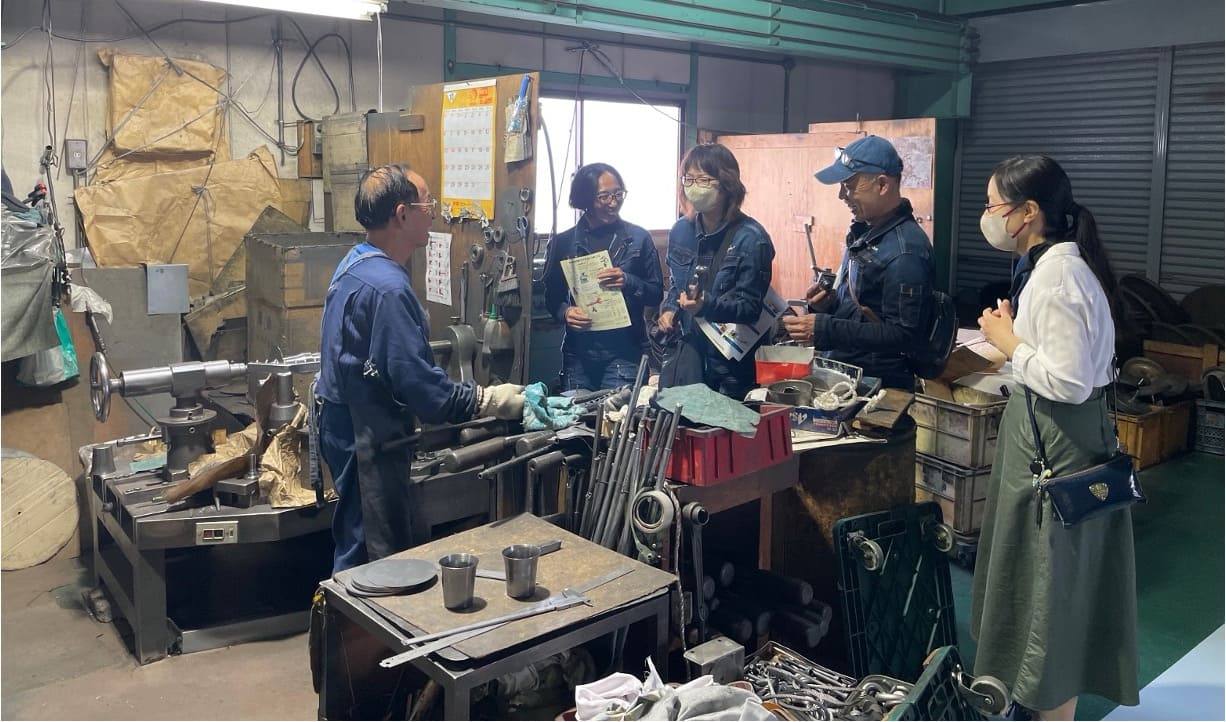 街パビOSAKA｜持ち帰れるオリジナル金属プレートを製作！へら絞り、レーザー印字体験